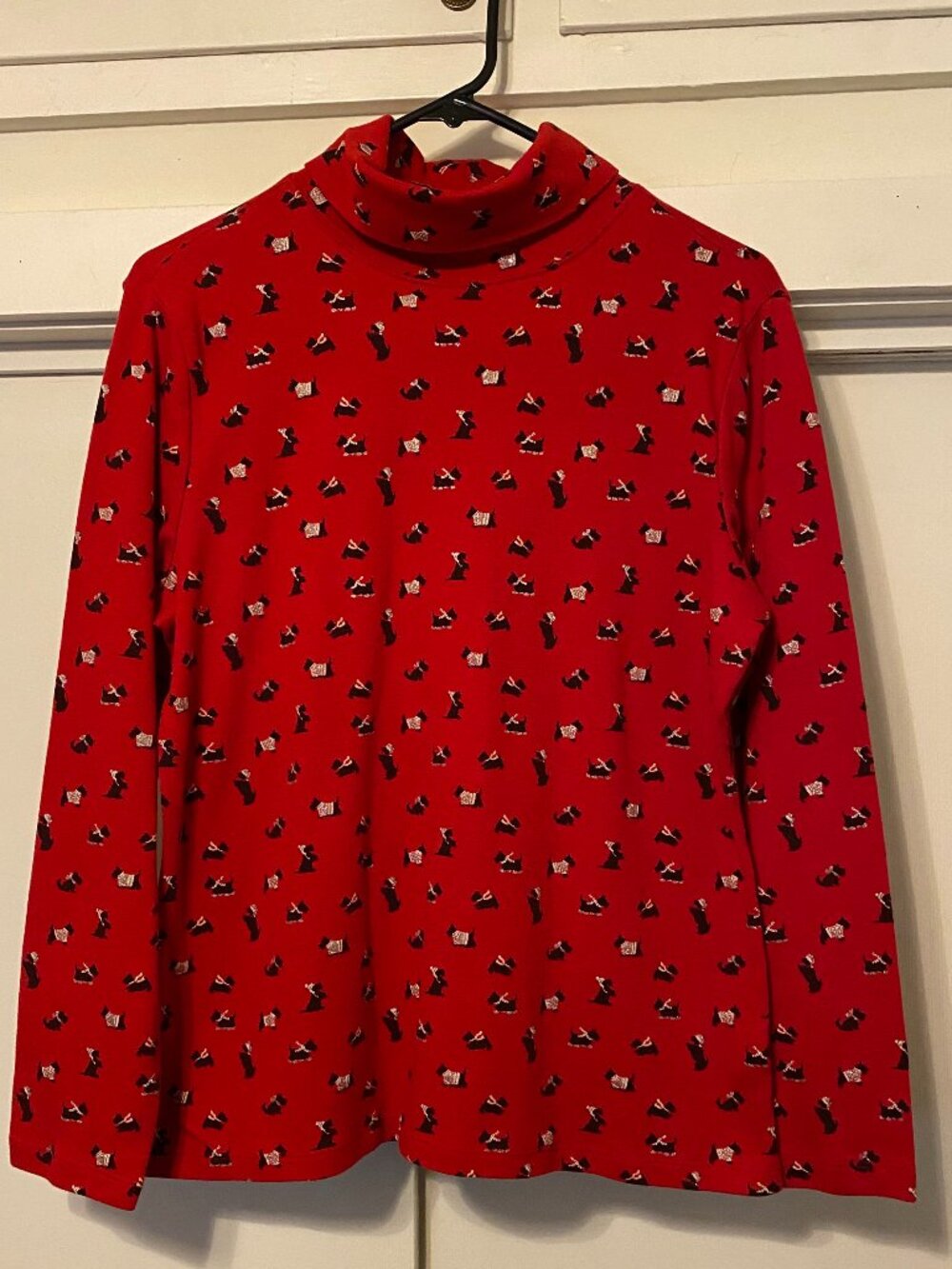 So cute Xmas turtleneck, Karen Scott, red w/black Scotties, size L